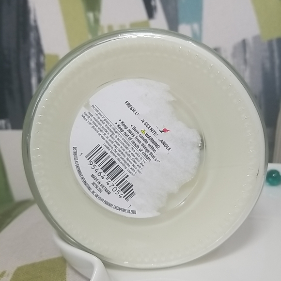 Fresh Llinen Scented Candle 14 oz - Picture 2 of 4